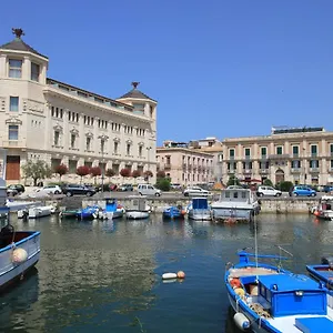 Casa vacanze La Finestra Su Ortigia Luxury, Syracuse
