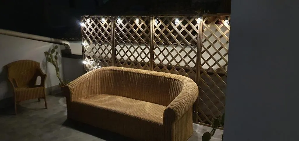 Le meraviglie del lungomare Villa Syracuse