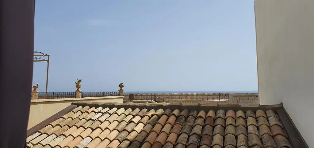 Le meraviglie del lungomare Villa Syracuse 0*,  Italia