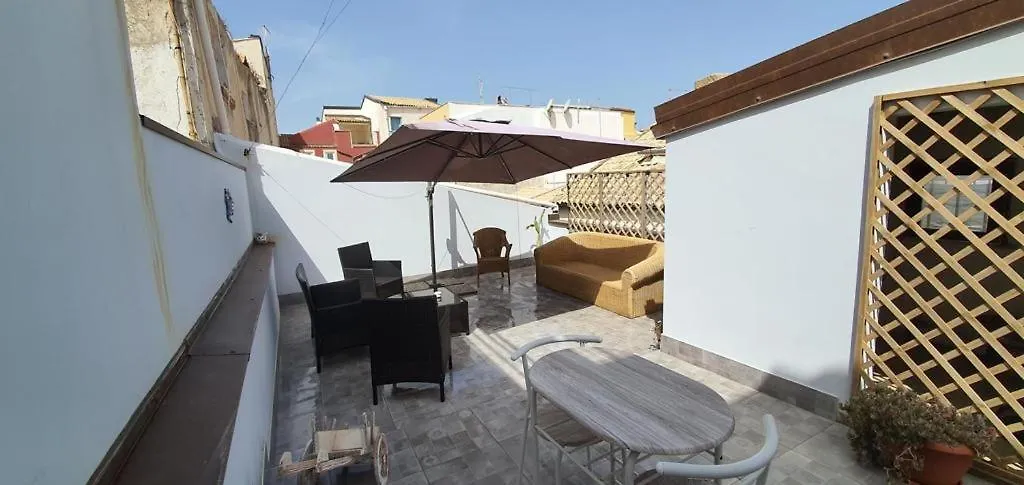 Le meraviglie del lungomare Villa Syracuse Italia