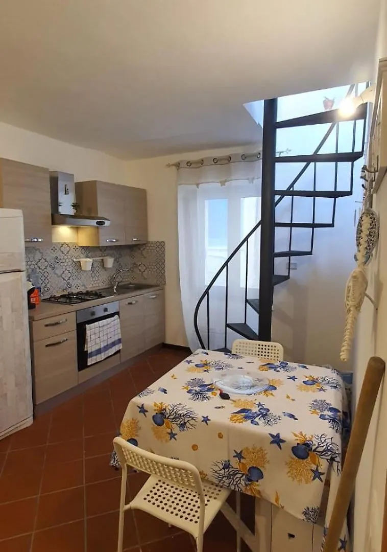 Le meraviglie del lungomare Villa Syracuse