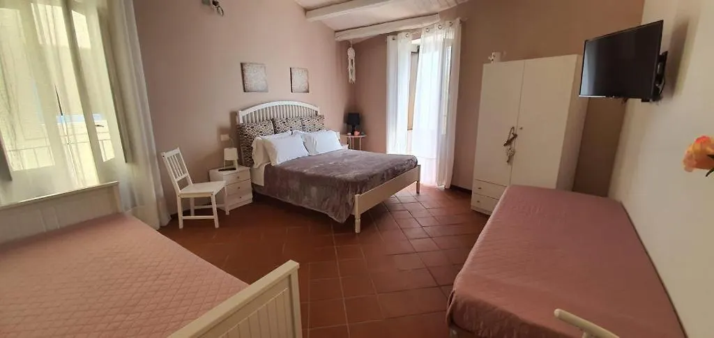 Le meraviglie del lungomare Villa Syracuse Italia