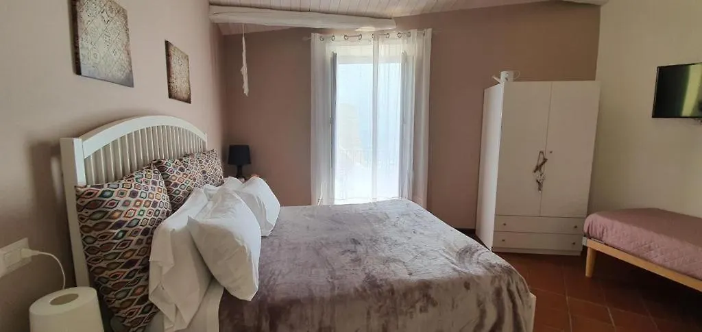 Le meraviglie del lungomare Villa Syracuse