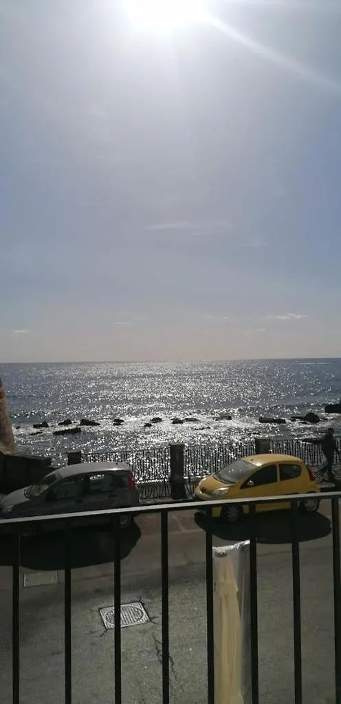 Le meraviglie del lungomare Villa Syracuse 0*,  Italia