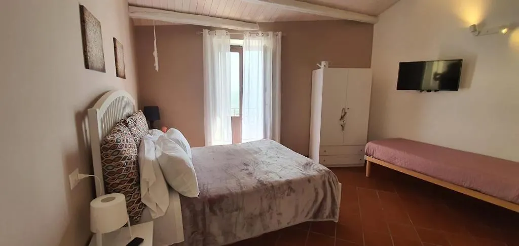 Le meraviglie del lungomare Villa Syracuse